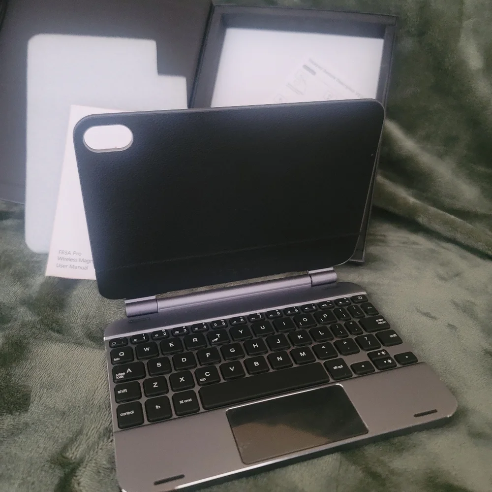 Brand new iPad case with keyboard